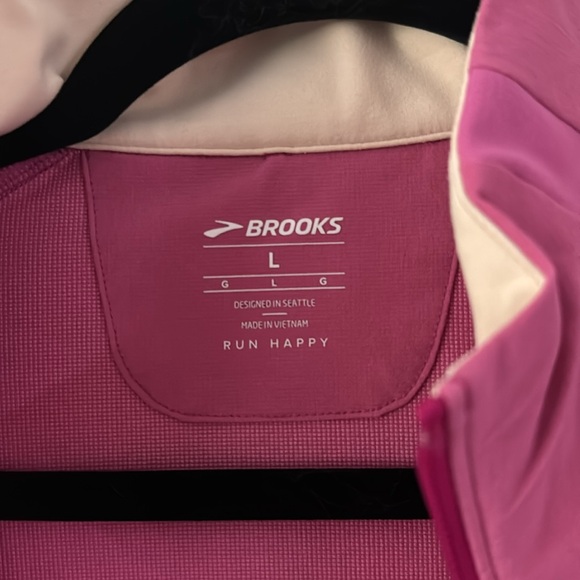 ⬇️ NWT Brooks Fusion Hybrid Jacket - Women's in Frosted Mauve Pink Size L - Picture 8 of 9